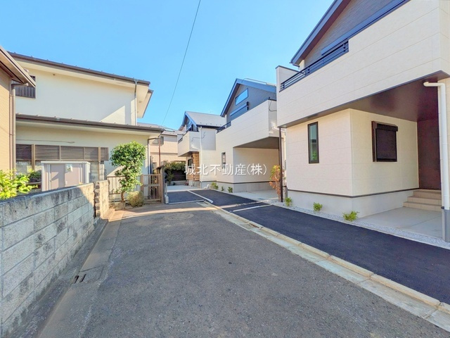 練馬区石神井町8丁目 全3棟 2号棟の前面道路含む現地写真