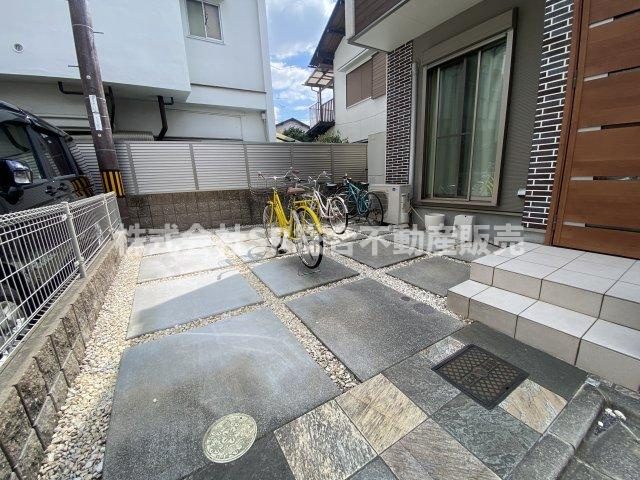 大蓮東3丁目中古戸建の駐車場|お車をお持ちの方には嬉しい駐車スペースは広めで、自転車・バイクも置けます！