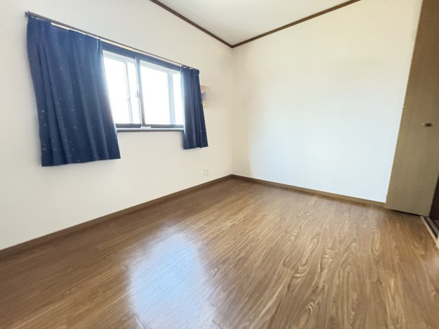 神戸市西区伊川谷町有瀬戸建の洋室