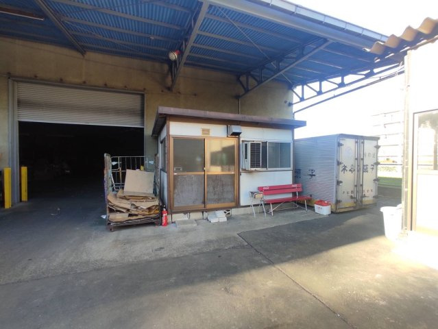  | 髙正新座倉庫 | 収納もある玄関です