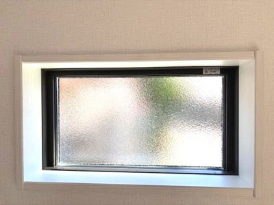 【内装】 | 大南1丁目　貸家 | おしゃれな光取窓です