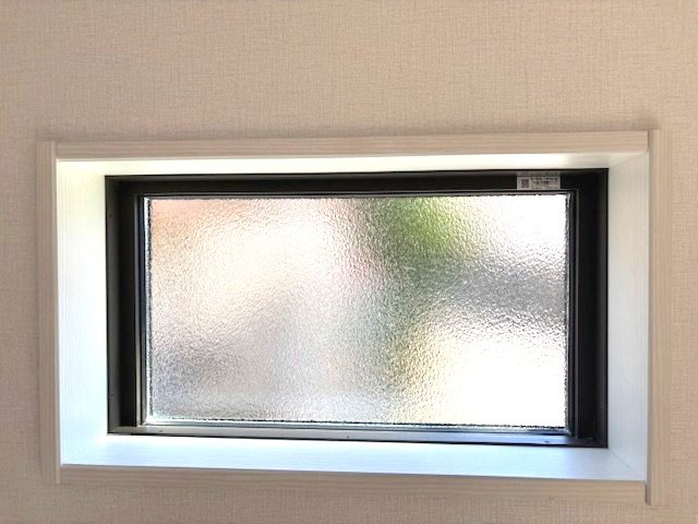 【内装】 | 大南1丁目　貸家 | おしゃれな光取窓です