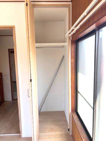 【洋室】 | 大南1丁目　貸家 | 2階洋室　使いやすい収納です。