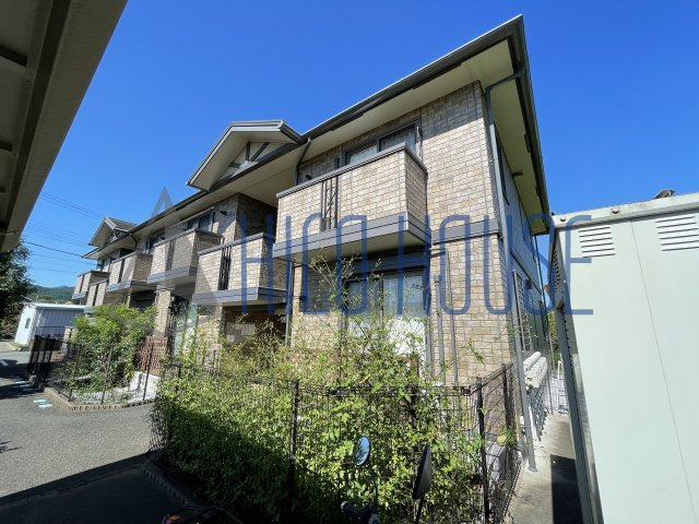 プラムズ・ヴィラの外観