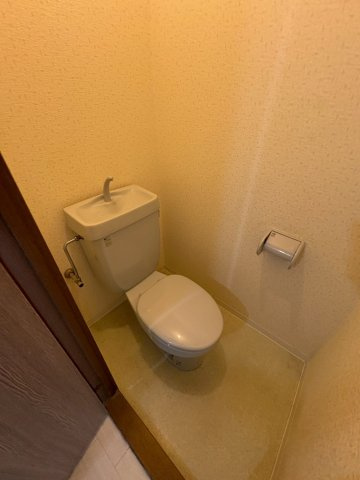 大阪市西区北堀江２丁目の賃貸マンションのトイレ