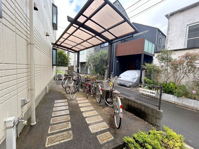 メゾン・オラシオンのその他共用部分|★屋根付き駐輪スペース★