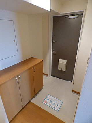 プラーシュ本山の玄関