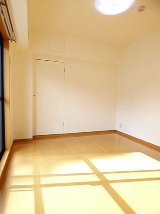 プラーシュ本山の居間・リビング