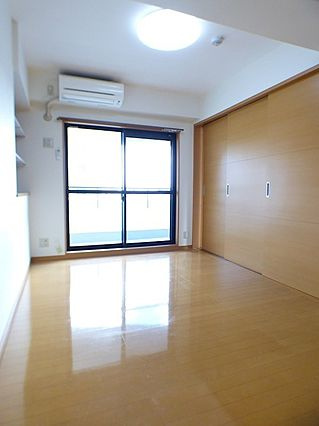 プラーシュ本山の居間・リビング