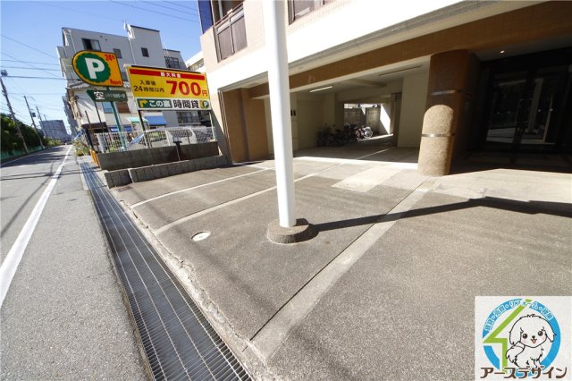 プリメゾン西明石の駐車場