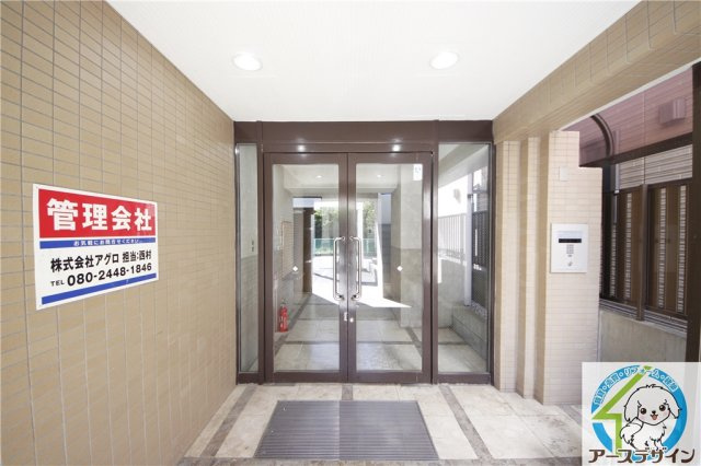 プリメゾン西明石のエントランス