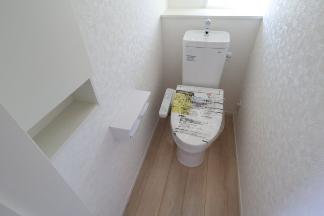 《仲介手数料無料》桜区中島４丁目14-17新築一戸建てクレイドルガーデンのトイレ|撮影日 2025年11月15日 12:40 晴れ