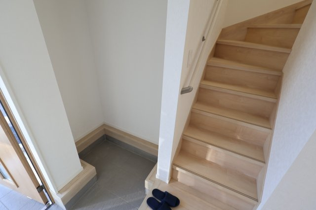 《仲介手数料無料》桜区中島４丁目14-17新築一戸建てクレイドルガーデンの玄関|撮影日 2025年11月15日 12:40 晴れ