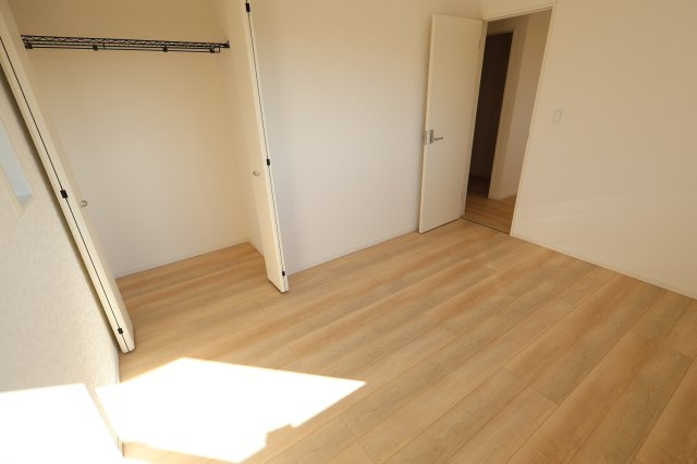 《仲介手数料無料》桜区中島４丁目14-17新築一戸建てクレイドルガーデンの洋室|撮影日 2025年11月15日 12:40 晴れ