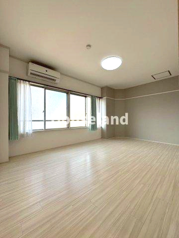 フラン93の洋室