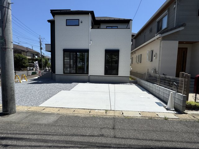 松戸市平賀新築戸建【殿平賀小学校：10分】の駐車場|駐車スペース・並列２台駐車可