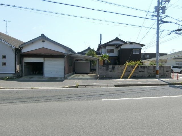 富益町中古住宅の駐車場