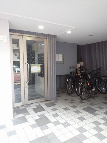 レジデンス本駒込のエントランス