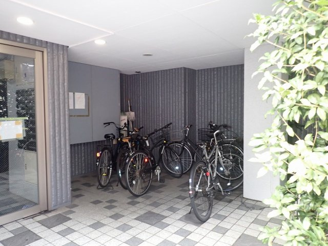 レジデンス本駒込のエントランス