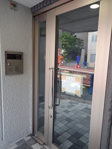 レジデンス本駒込のエントランス