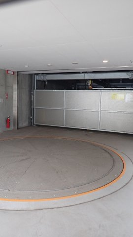 コンフォリア文京春日の駐車場