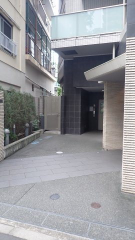 コンフォリア文京春日のエントランス