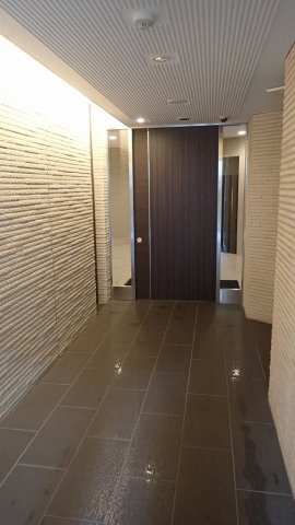 コンフォリア文京春日のエントランス