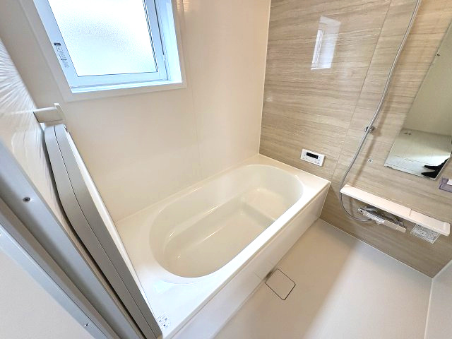 【浴室】 | 福岡市東区奈多1丁目　1号棟（全2棟）【仲介手数料無料・0円】 | 現地写真。浴室です。