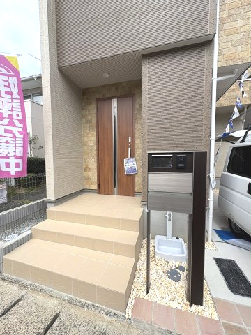 【玄関】 | 福岡市東区奈多1丁目　1号棟（全2棟）【仲介手数料無料・0円】 | 現地写真。