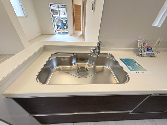 【キッチン】 | 福岡市東区奈多1丁目　1号棟（全2棟）【仲介手数料無料・0円】 | 現地写真。