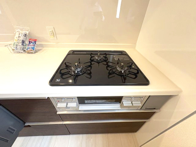 【キッチン】 | 福岡市東区奈多1丁目　1号棟（全2棟）【仲介手数料無料・0円】 | 現地写真。