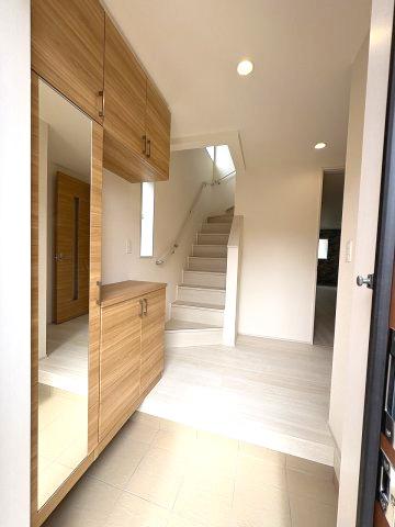 【玄関】 | 福岡市東区奈多1丁目　1号棟（全2棟）【仲介手数料無料・0円】 | 現地写真。