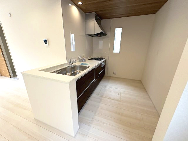 【キッチン】 | 福岡市東区奈多1丁目　1号棟（全2棟）【仲介手数料無料・0円】 | 現地写真。