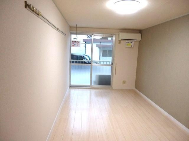 プレジール長尾の居間・リビング|洋室8.5帖