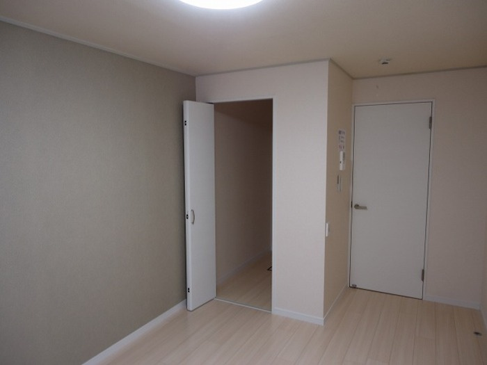 プレジール長尾の収納|洋室8.5帖ウォークインクローゼット