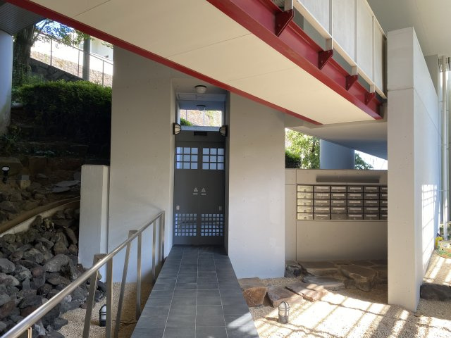 スコーレ熱海のエントランス|建物入り口