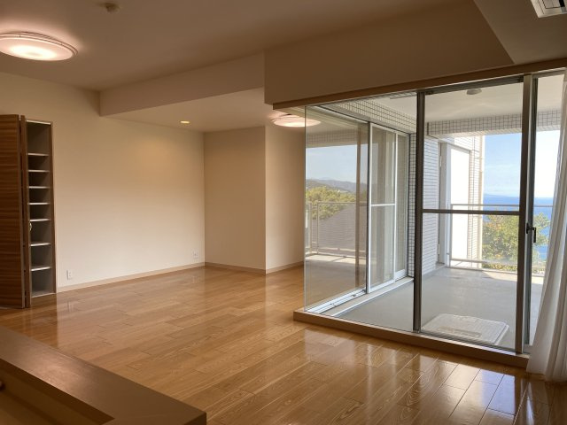 スコーレ熱海の居間・リビング|16.9畳