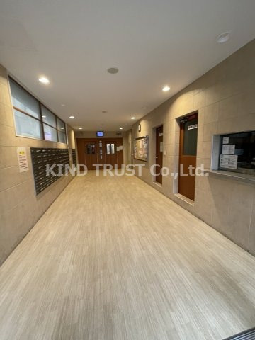 中崎コーポのエントランス|建物の内部です