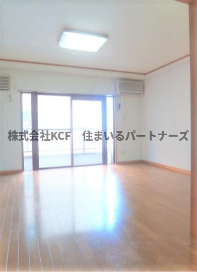 アザレアハイツ蒲池の寝室|ゆったりとした居間です