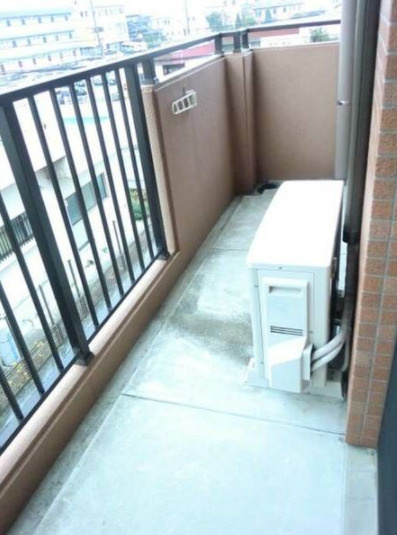 エストパレのバルコニー|お洗濯にも便利なバルコニー付き