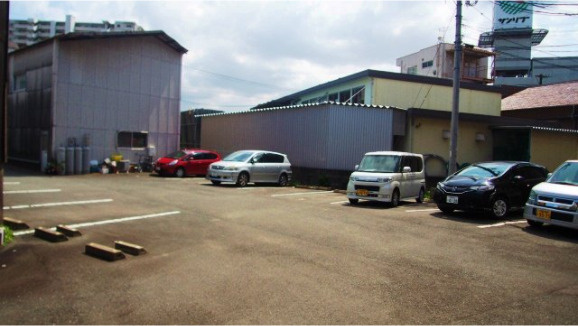 サンアップビルの駐車場