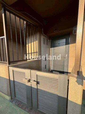 クローバーメゾン狐島のエントランス