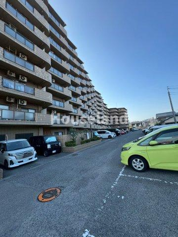 クローバーメゾン狐島の駐車場