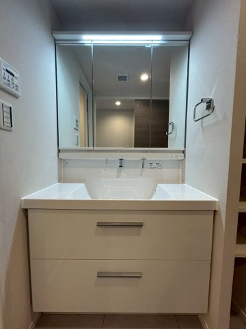 シティウインズイルパティオの独立洗面台|朝の支度にも助かる、独立の洗髪洗面化粧台