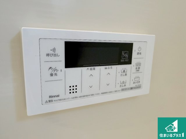 泉佐野市岡本　新築一戸建ての発電・温水設備|リビングと統一感があり、使い勝手のいいキッチン。広々としているので、二人並んで作業が出来ちゃいます。お子様と一緒に色々なお料理に挑戦できるスペースがあります。