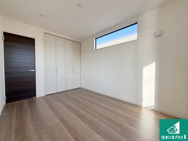 泉佐野市岡本　新築一戸建ての洋室|シンプルな洋室は、自分好みのインテリアが楽しめます♪ご家族とインテリアや家具を選びに行くのは新築購入時の醍醐味の一つです。ぜひお楽しみください♪