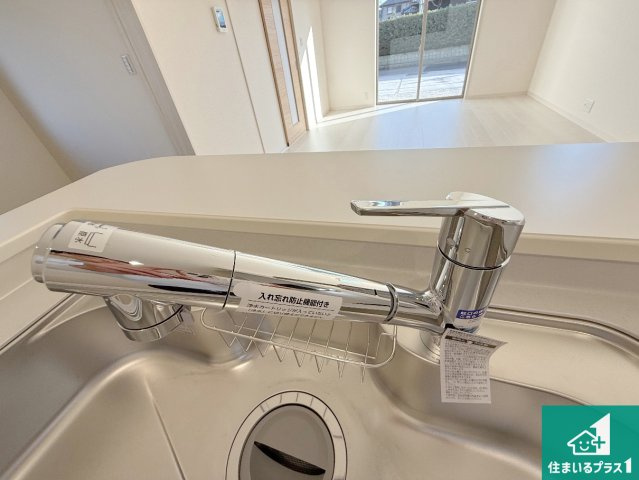 泉佐野市岡本　新築一戸建ての設備|浄水器を内蔵！炊飯時、お茶を作る時に安心してお水を使えます！お湯と冷水、浄水と原水、シャワーの切替えもワンタッチです！