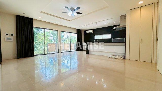 住吉の杜 泉一丁目戸建の居間・リビング