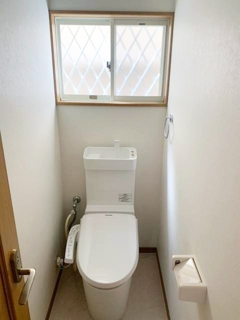 甲陽園本庄町戸建貸家のトイレ