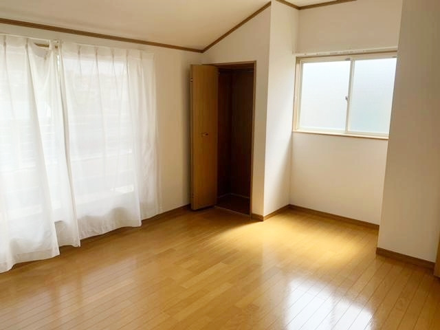 甲陽園本庄町戸建貸家の洋室